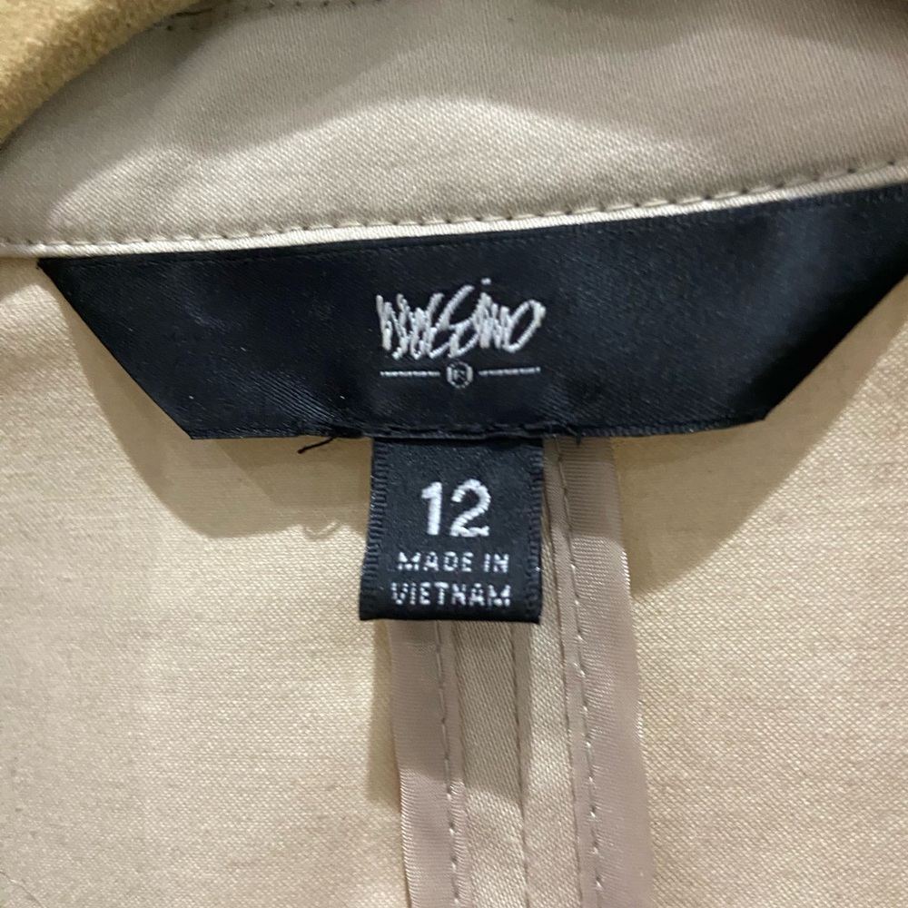 Tan Women's Blazer, size 12 , looking for a new home - Picture 2 of 6